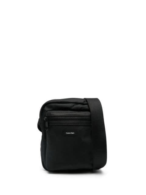 Calvin Klein logo-patch messenger bag