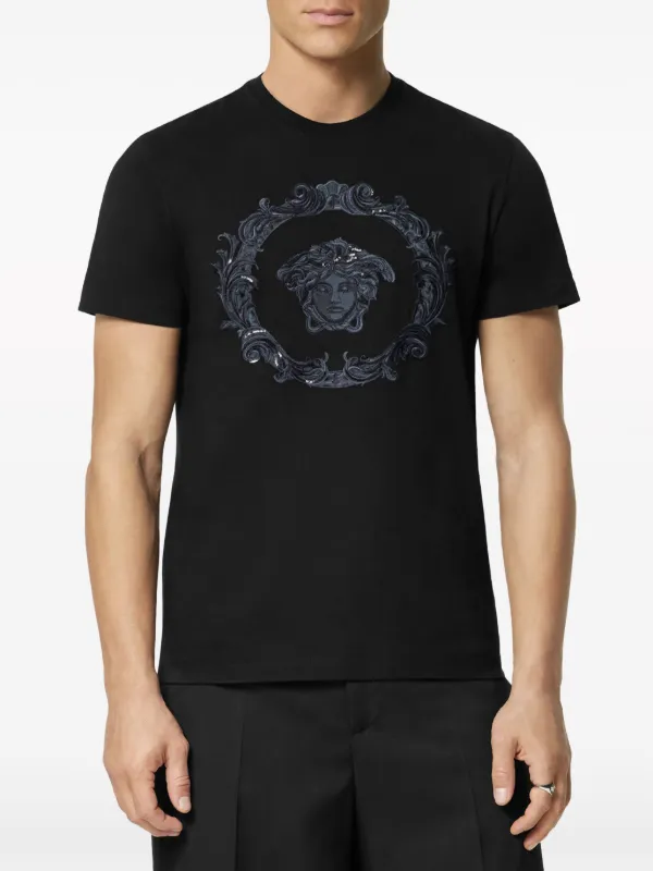 【関税込み】Versace ブラック Medusa Cartouche Tシャツ 22707705_53009768_600.jpg