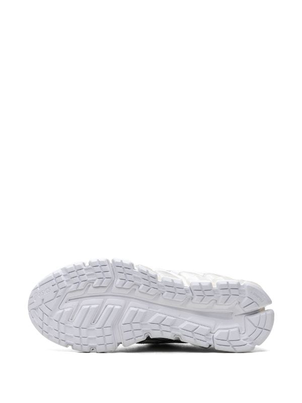 All white hot sale asics quantum