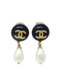 CHANEL Pre-Owned 1996 CC faux-pearl drop earrings - Black