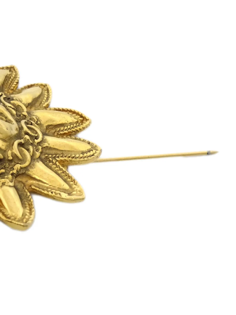 Pre-owned Chanel 1990-2000s Cc Lion Brooch In Gold