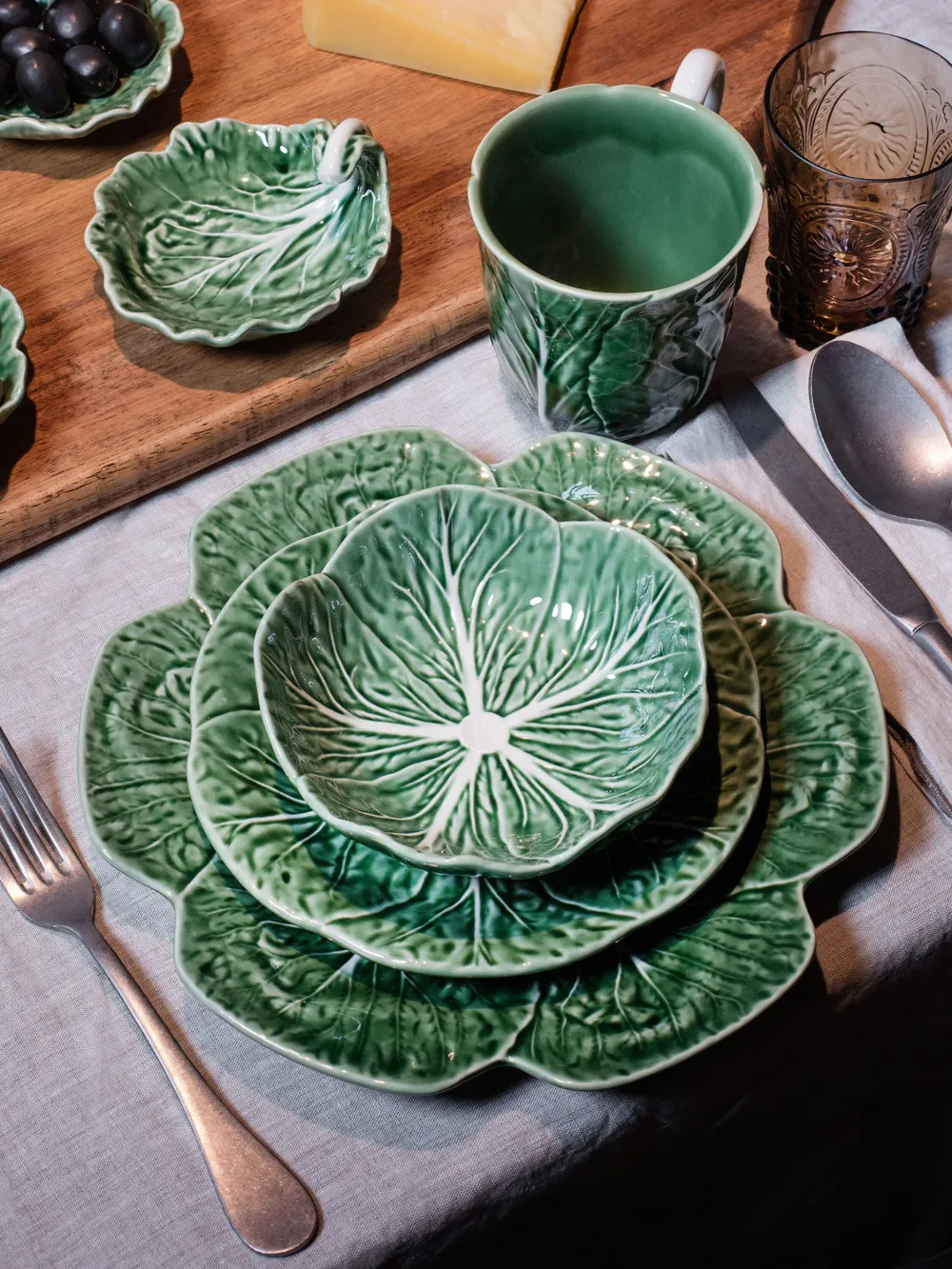 Shop Bordallo Pinheiro Couve Charger Plates (set Of Two) In Green