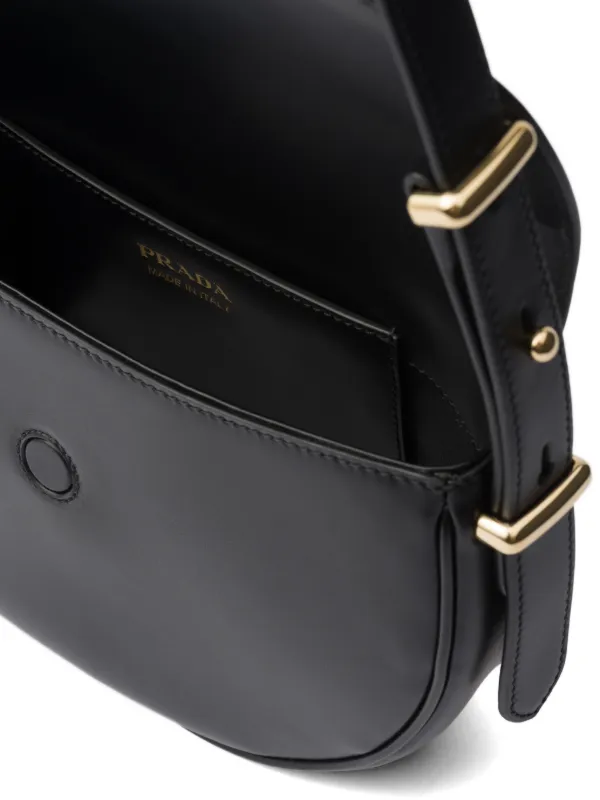Prada アーケ レザーショルダーバッグ | ブラック | FARFETCH JP
