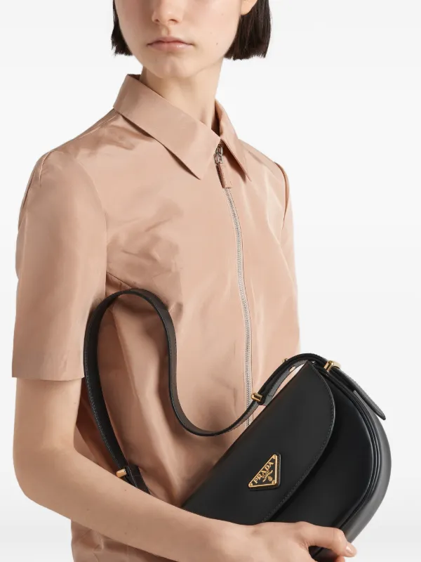 Prada アーケ レザーショルダーバッグ | ブラック | FARFETCH JP
