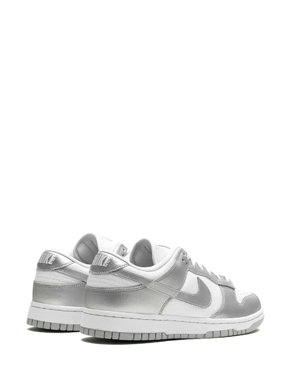 Silver sales nike dunks