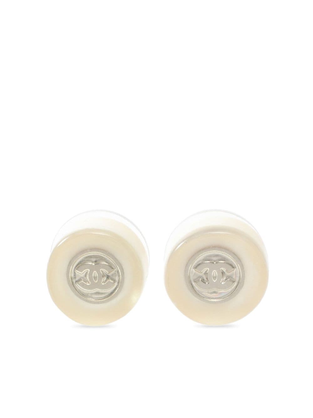 Pre-owned Chanel 1986-1988 Cc Button Earrings In White