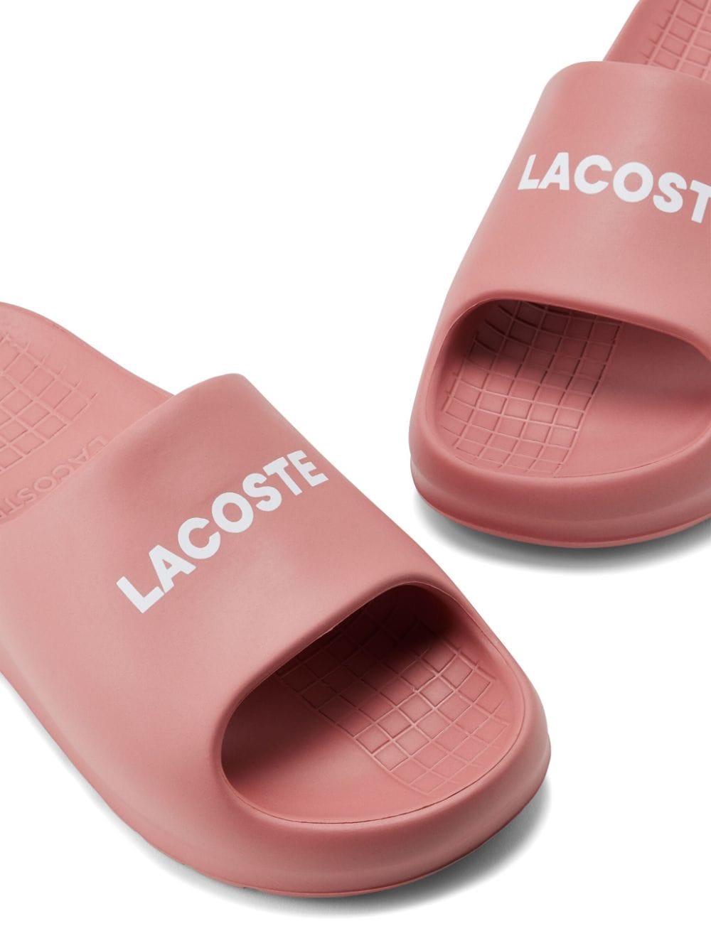 Shop Lacoste Serve 2.0 Slides In 粉色