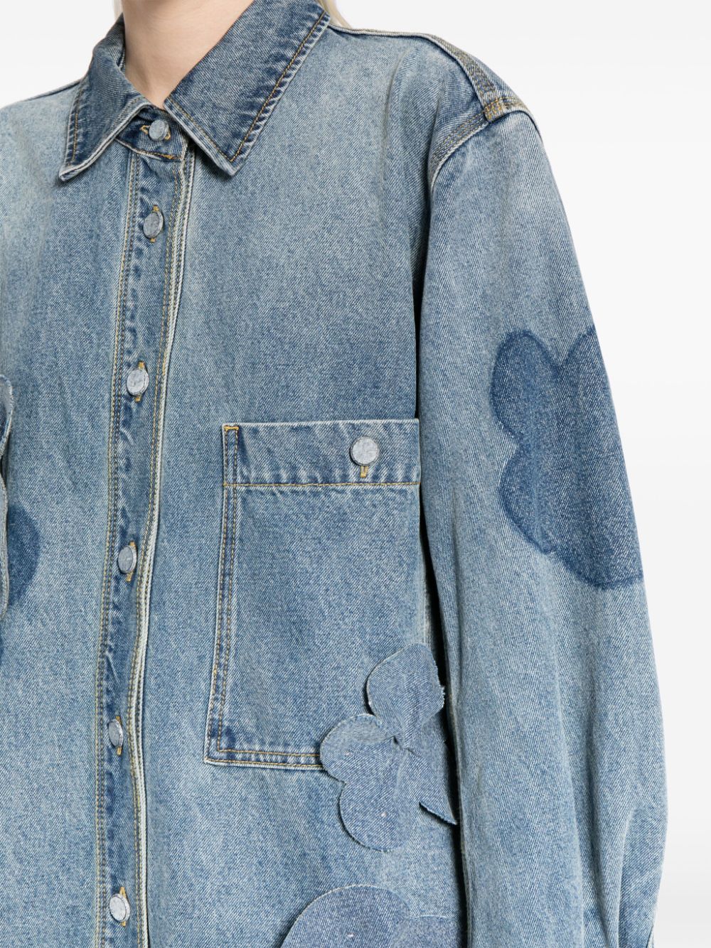 Shop Jnby Oversized Floral-appliqué Denim Jacket In 蓝色