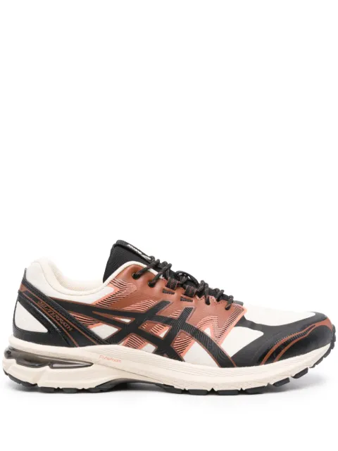 ASICS Gel-Terrain sneakers met textuur