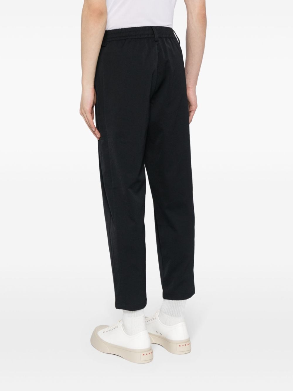 Shop Croquis Mid-rise Tapered Trousers In Schwarz