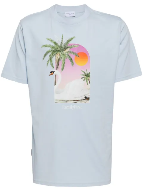 Family First playera con cisne estampado