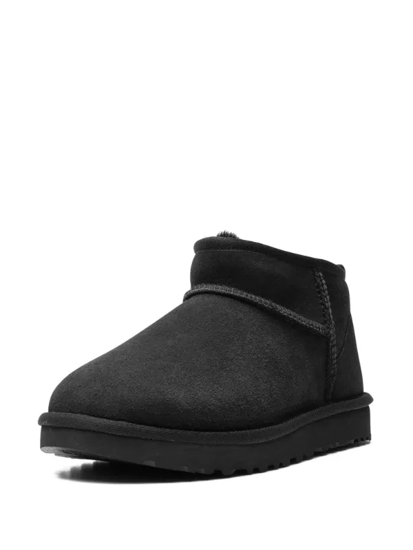 本格派ま！ UGG Classic  Mini Ultra 靴