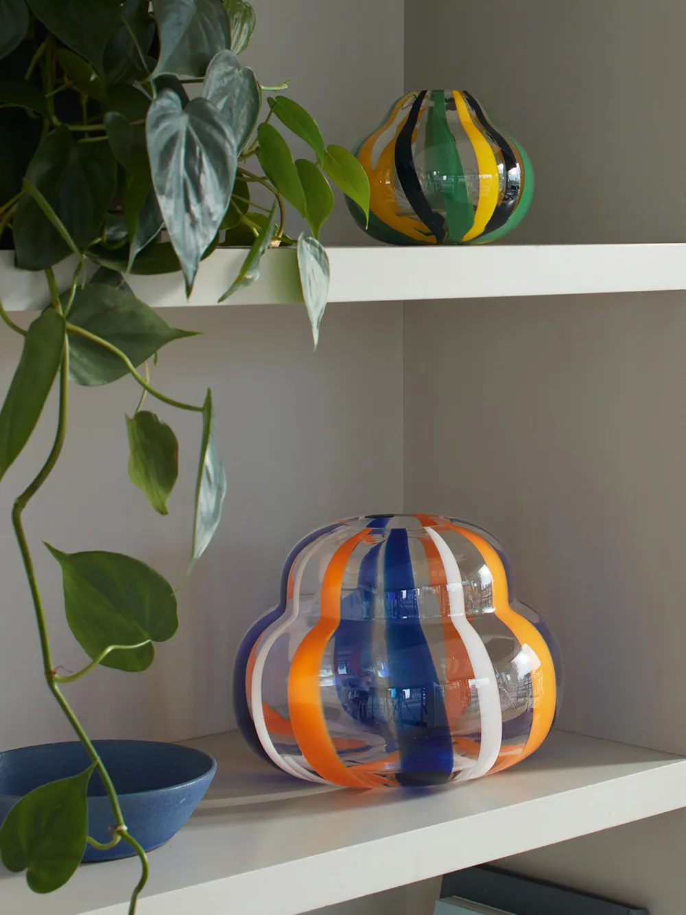 LSA INTERNATIONAL FOLK GLASS VASE (19CM X 25.4CM)