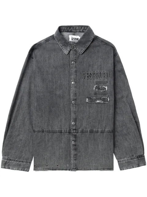 izzue slogan-embossed denim shirt
