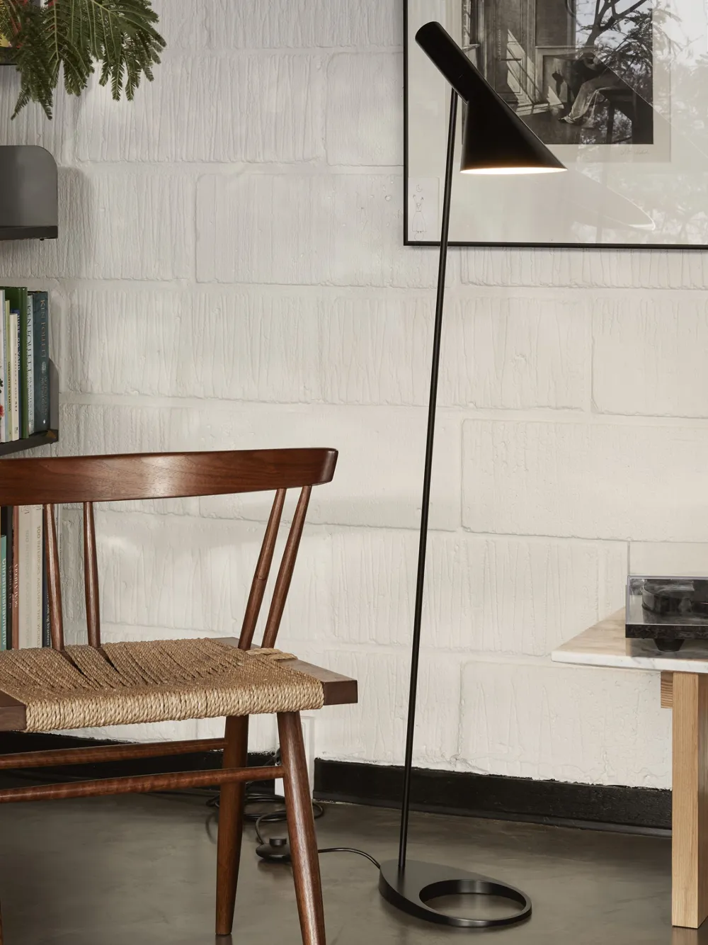 Louis Poulsen Aj Floor Lamp (130cm X 27.5cm) In Black