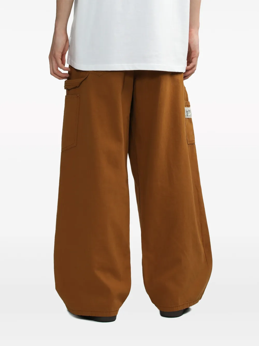 Shop Izzue Logo-patch Wide-leg Trousers In 中性色