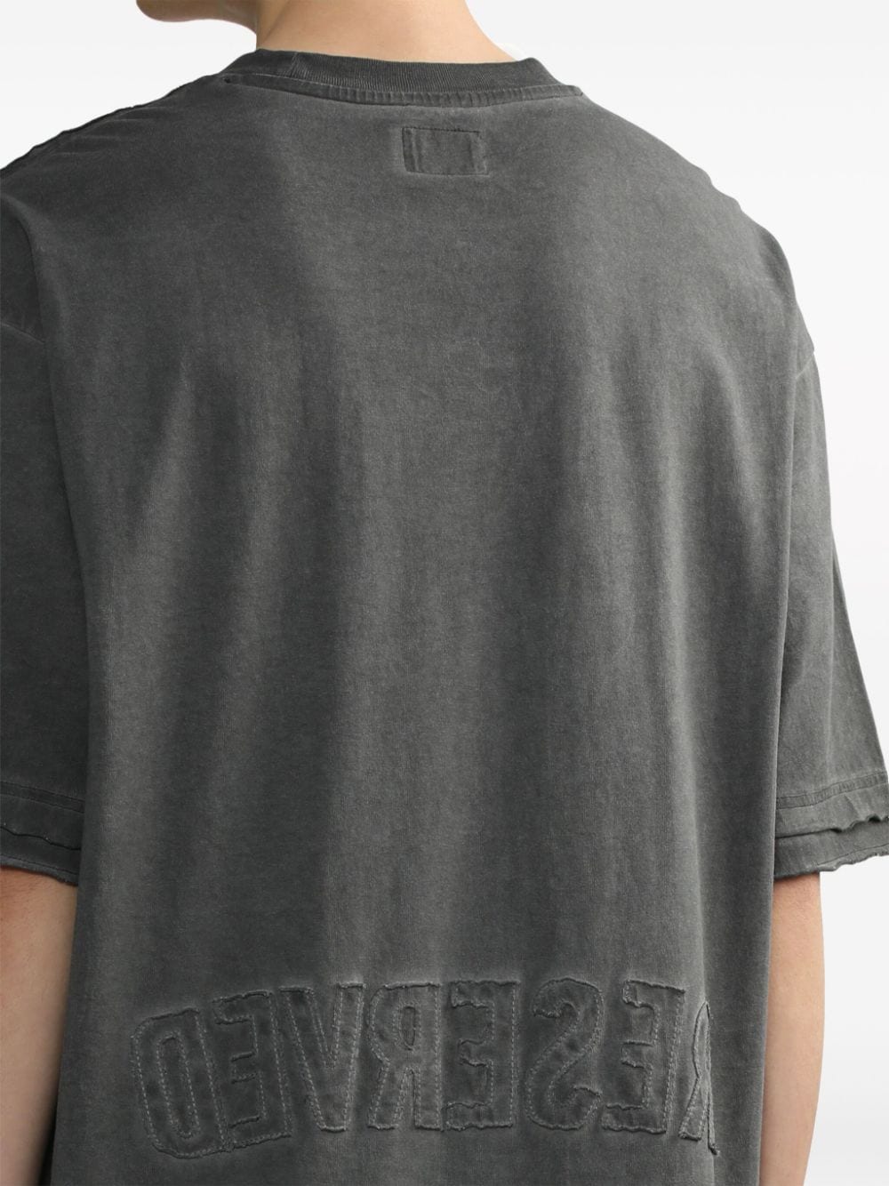 Shop Izzue Distressed Cotton T-shirt In Grau