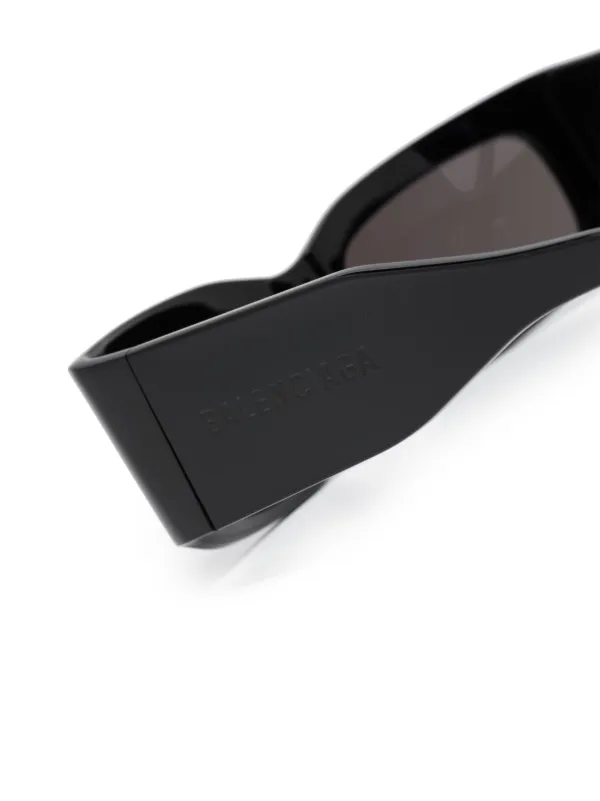round-frame glasses 