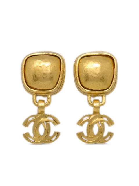 CHANEL Pre-Owned aretes de clip con logo CC 1997