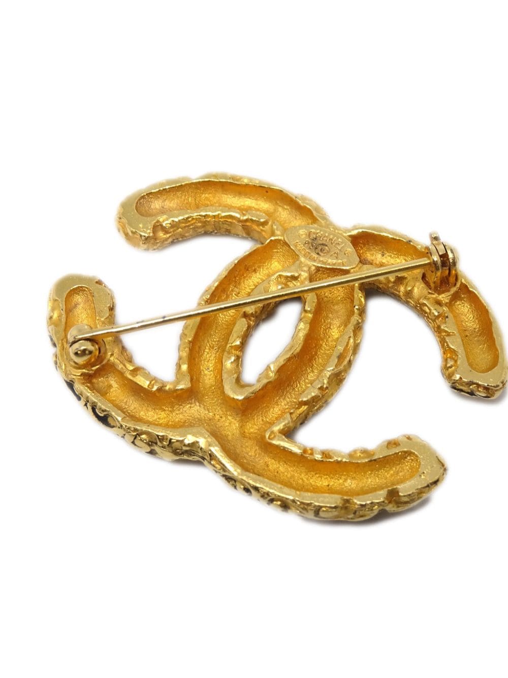 Pre-owned Chanel Cc Logo巴洛克压纹胸针（1993年典藏款） In Gold