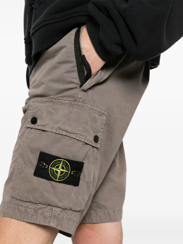 Stone island cargo badge on sale shorts