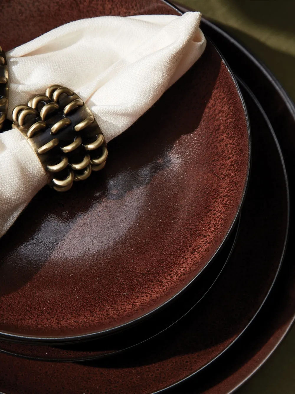 L'objet Terra Charger Plate (33cm) In Brown
