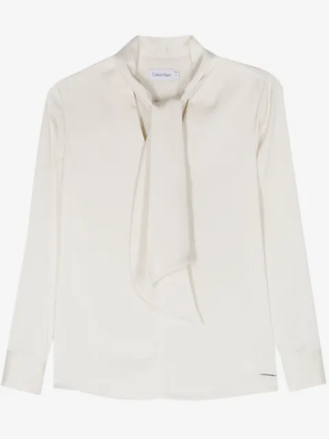 Calvin Klein blusa satinada con moño en el cuello