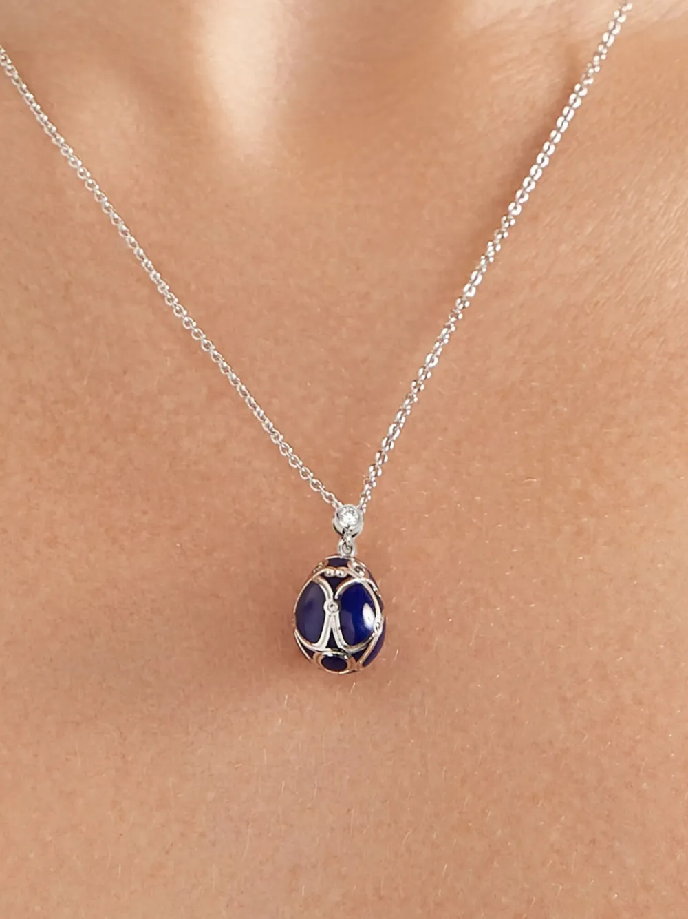 Fabergé 18kt white gold Heritage Palais Petite Egg diamonds pendant necklace | Image 2