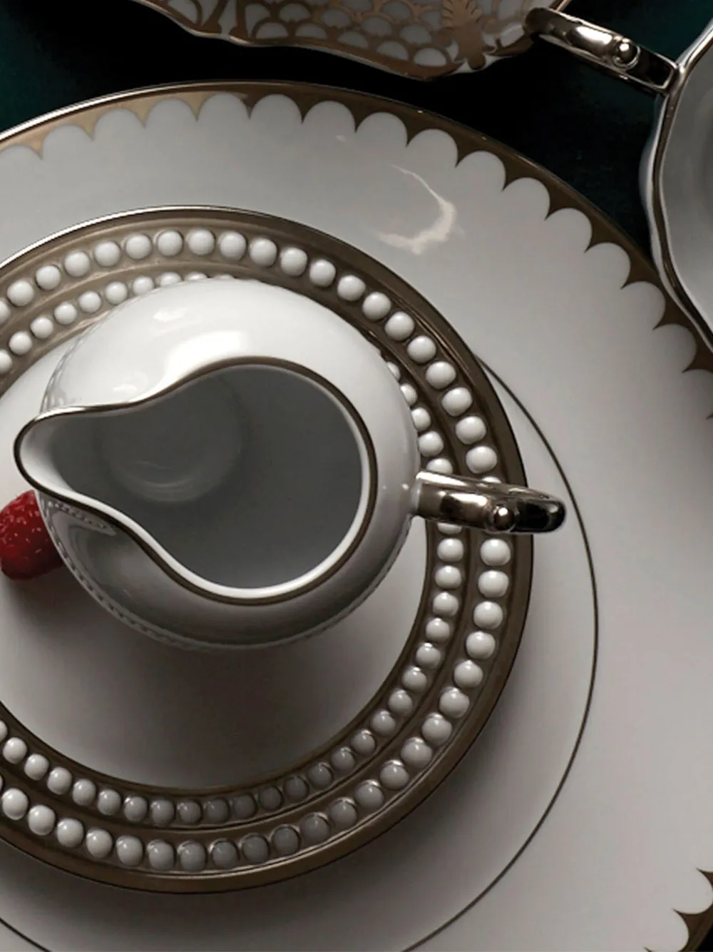 L'Objet Aegean sauce boat (20cm x 20cm) | Serveware | Image 2