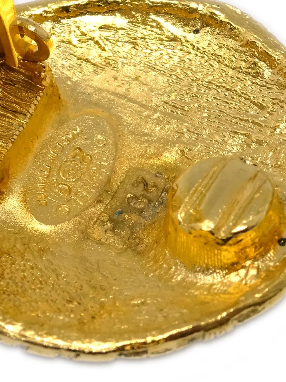 Pre-owned Chanel 1994 Cc Button Clip-on Earrings In Gold