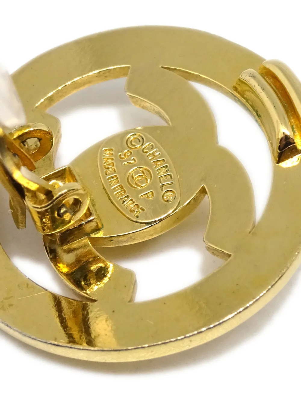 Pre-owned Chanel 1997 Cc Turn-lock Clip-on Earrings In Gold