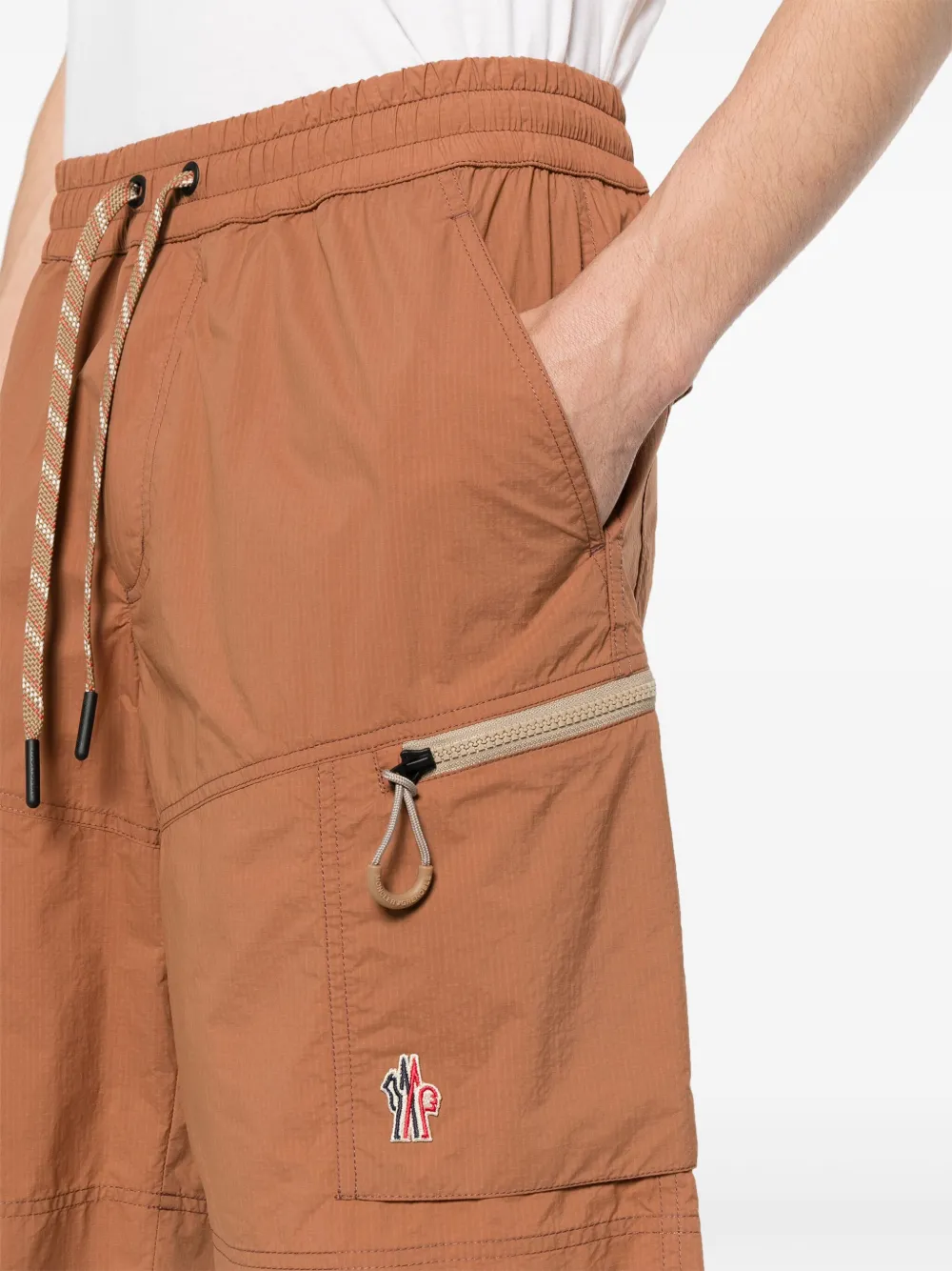 Moncler Grenoble Shorts met logopatch Bruin