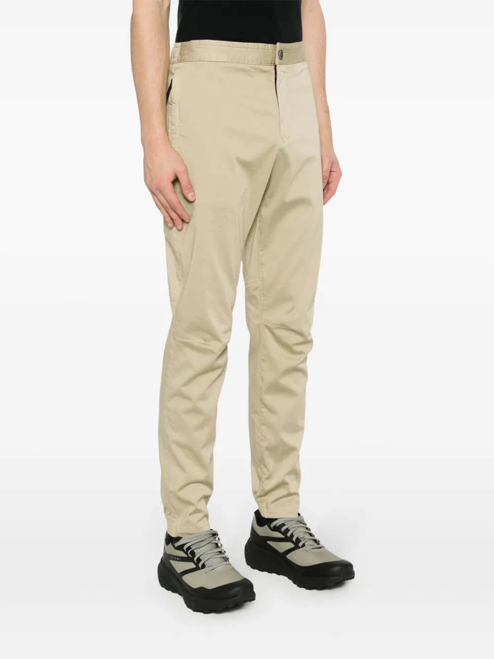 Stone Island Broek met toelopende pijpen en Compass-logopatch Beige