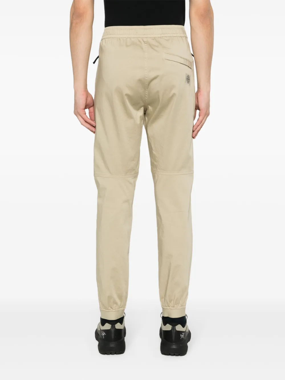 Stone Island Broek met toelopende pijpen en Compass-logopatch Beige