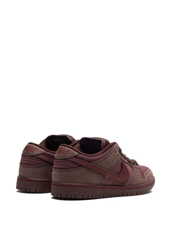 Nike SB Dunk Low City Of Love スニーカー | レッド | FARFETCH JP