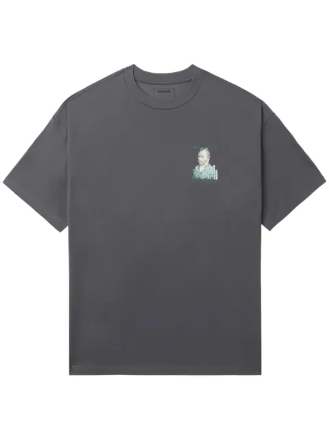 Musium Div. playera con estampado gráfico