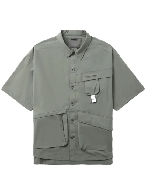 Musium Div. playera con bolsillo cargo