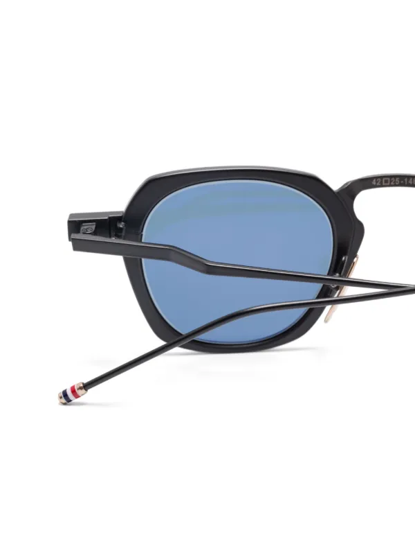 THOM BROWNE チタンフレームサングラス Thom Browne Eyewear スクエアフレーム サングラス | FARFETCH JP