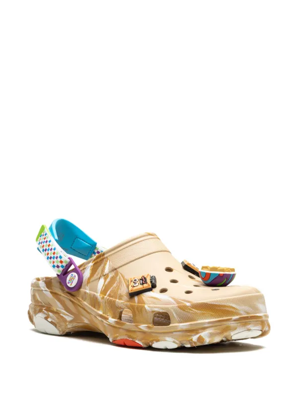 theArth クミンドル Crocs x Cinnamon Toast Classic All-Terrain Clogs | Brown | FARFETCH ZA