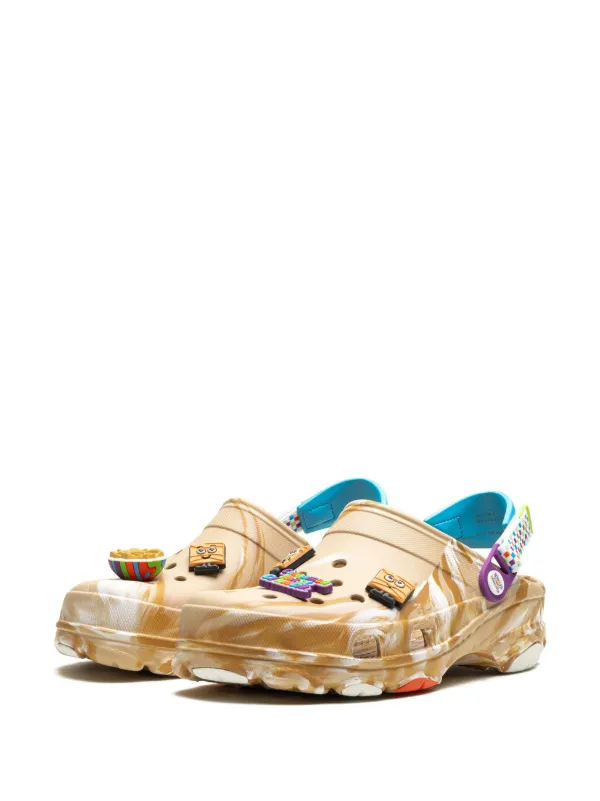 Crocs x Cinnamon Toast 'Classic All-Terrain' サンダル | ブラウン