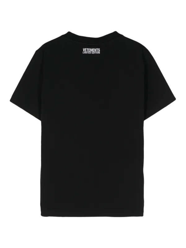 送料関税込【VETEMENTS】Logo embroidery shirt VETEMENTS logo-embroidered Cotton T-shirt | Black | FARFETCH JO