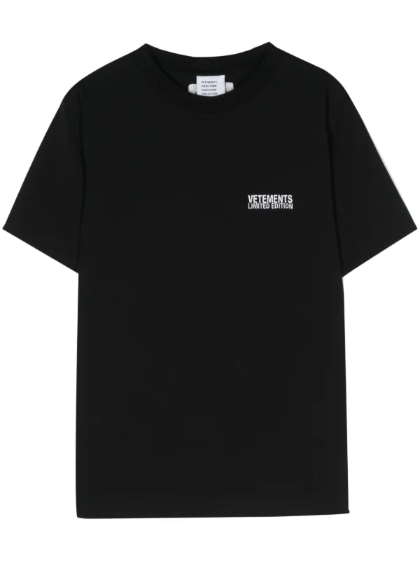 (送料・関税込) VETEMENTS Logo embroidered shirt 22928351_53093057_600.jpg