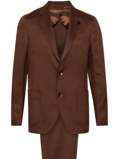 Lardini traje con botones y detalle de broche