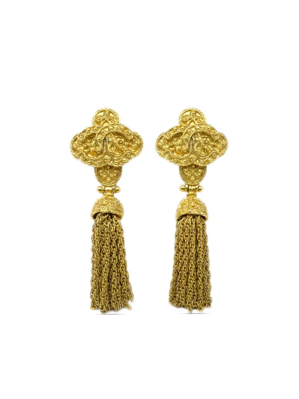 Chanel Pre-owned 1994 CC Tassel Clip-on Earrings in Gold
