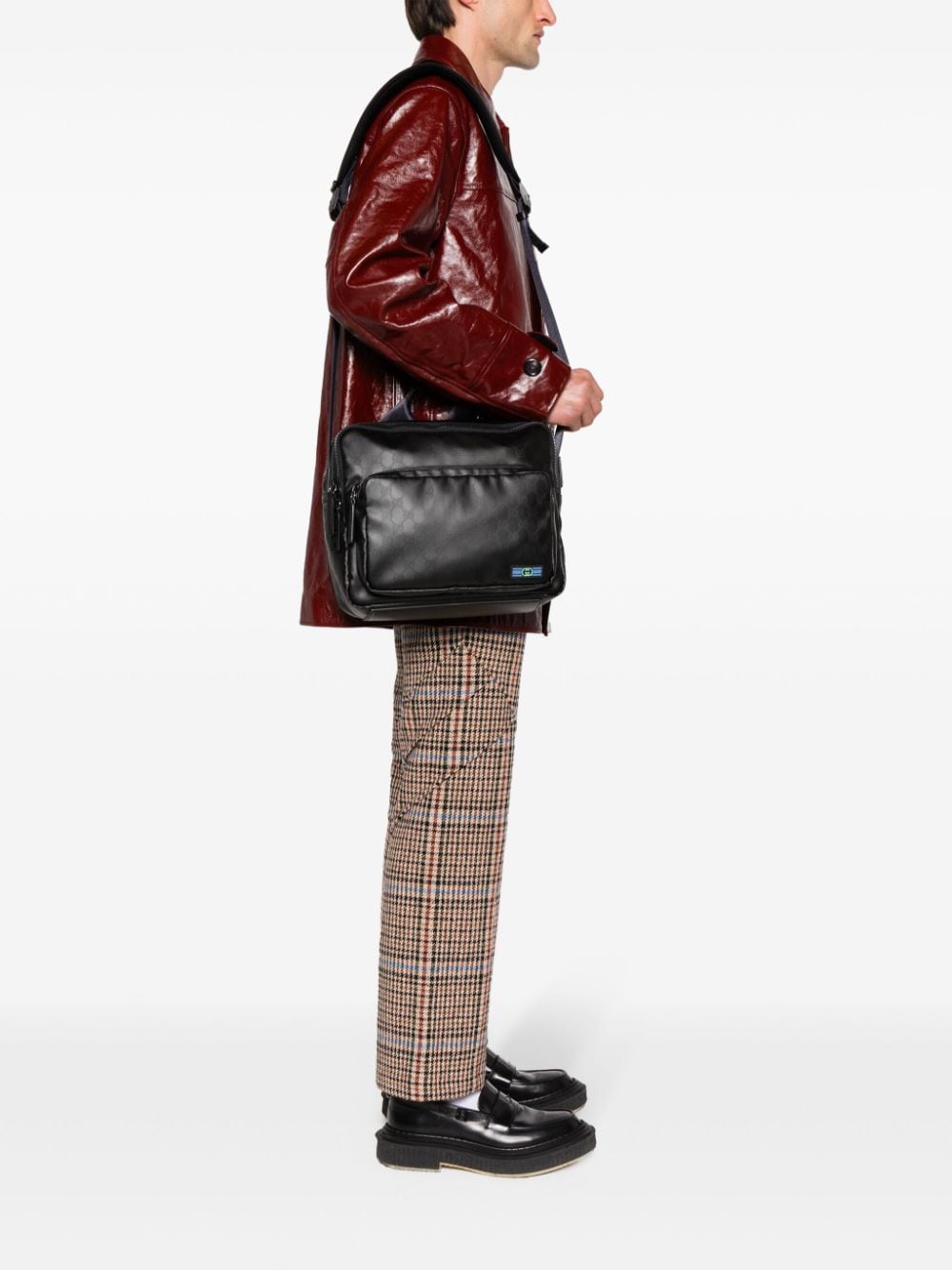 Shop Gucci Gg Crystal Canvas Messenger Bag In 黑色