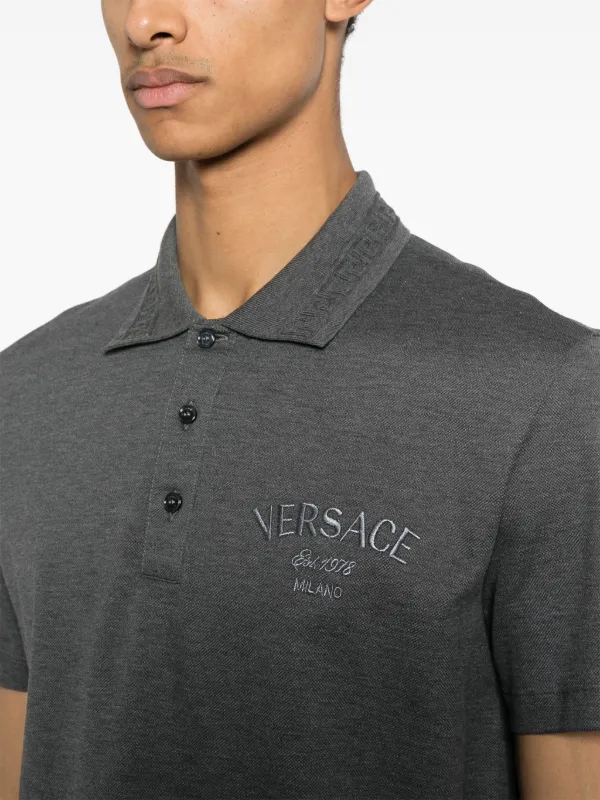 Tシャツ・カットソー [VERSACE] Embroidered V-Emblem Polo Shirt L~3XL Embroidered V-Emblem Polo Shirt | VERSACE US