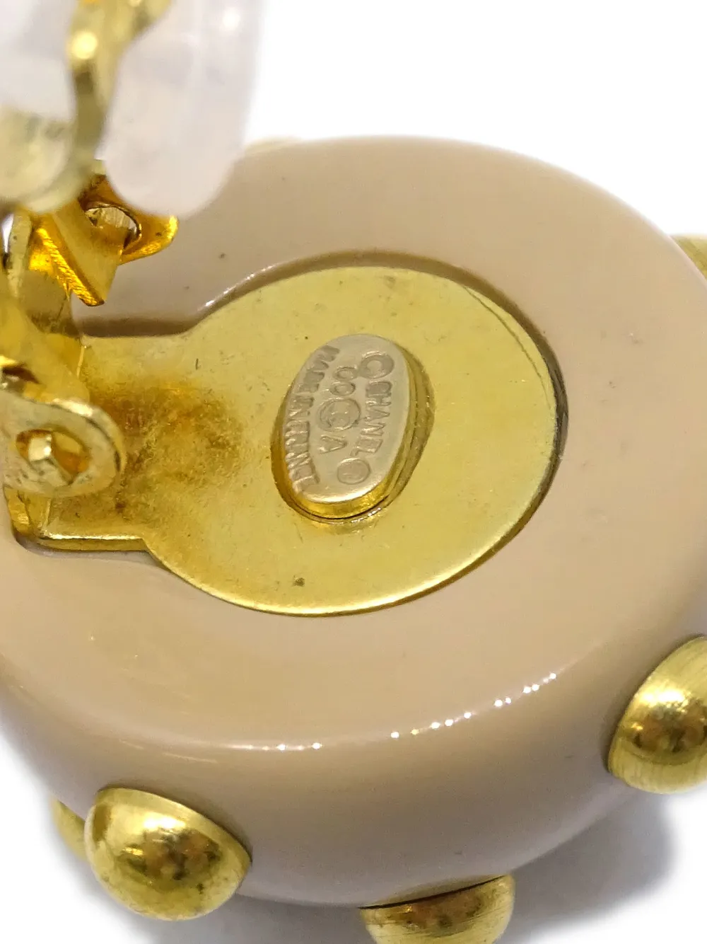 Pre-owned Chanel 2000 Cc Studded Clip-on Earrings In Gold