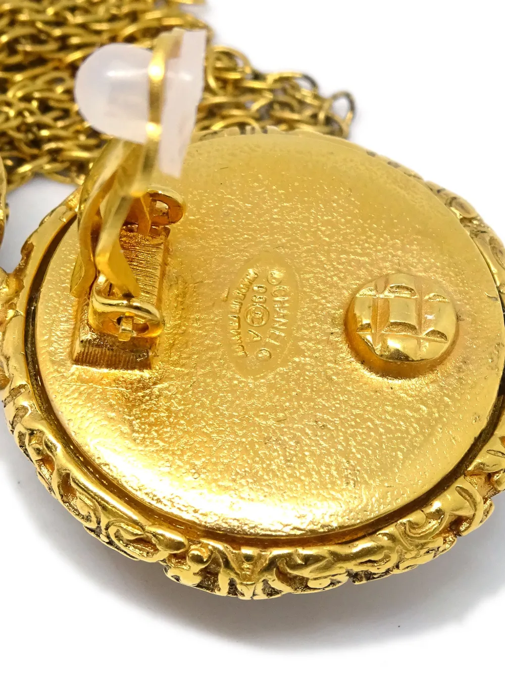 Pre-owned Chanel 1993 Gold-plated Cc Filigree Clip-on Earrings