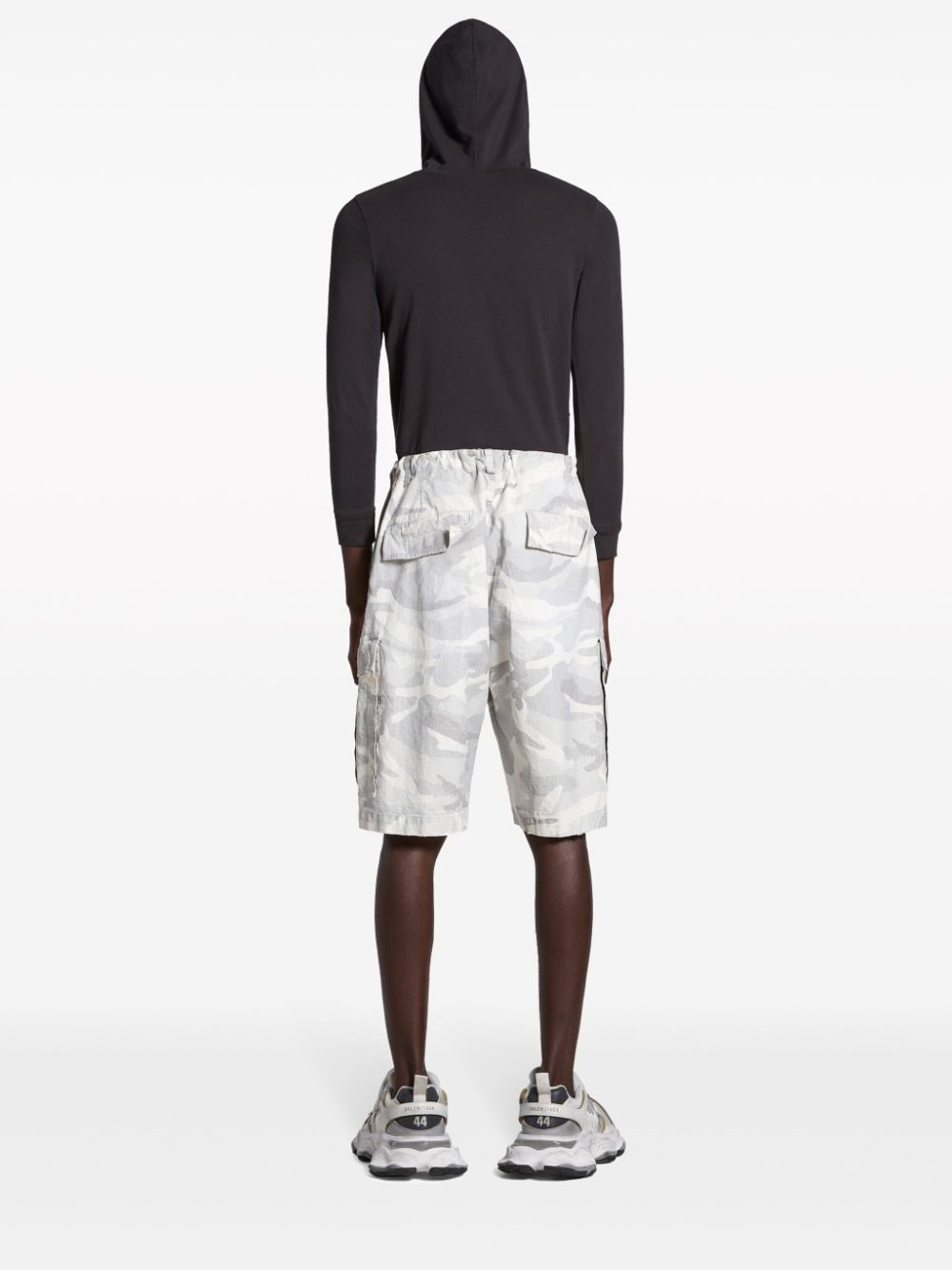 Shop Balenciaga Cargo Camo-print Cotton Shorts In Grau
