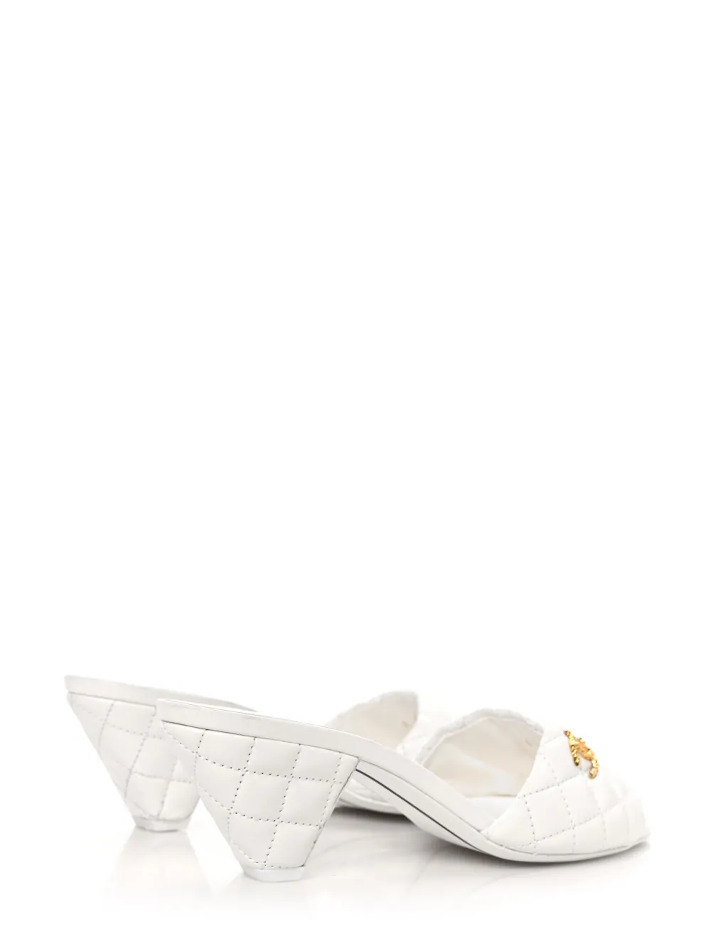 Pre-owned Chanel Cc Diamond-quilted Sandals In White